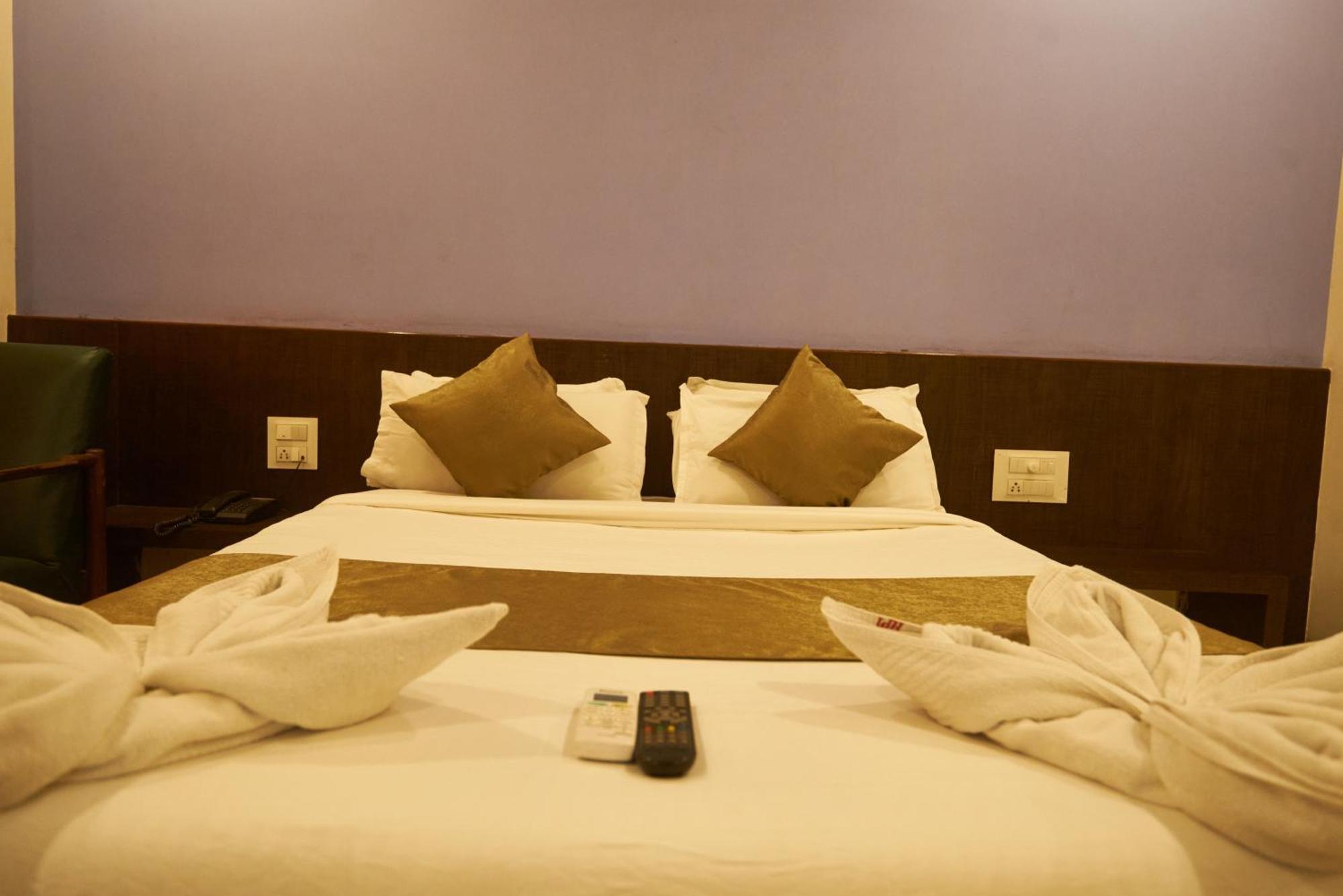 Hotel Pride Inn Shirdi Exterior photo